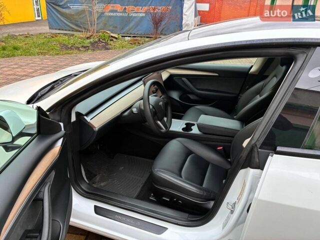 Білий Тесла Модель 3, об'ємом двигуна 0 л та пробігом 19 тис. км за 22500 $, фото 32 на Automoto.ua