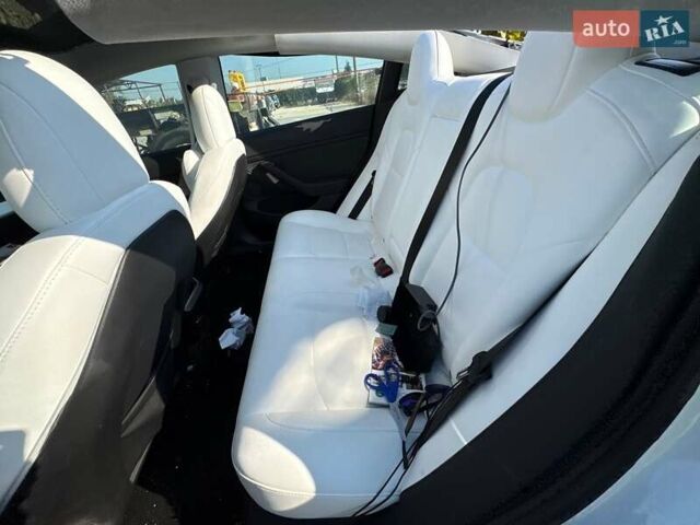 Белый Тесла Модель 3, объемом двигателя 0 л и пробегом 27 тыс. км за 15900 $, фото 14 на Automoto.ua