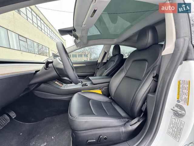 Белый Тесла Модель 3, объемом двигателя 0 л и пробегом 30 тыс. км за 23500 $, фото 45 на Automoto.ua