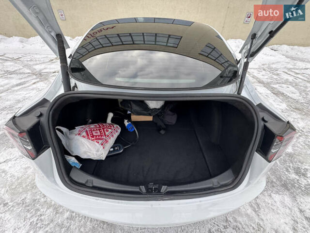 Белый Тесла Модель 3, объемом двигателя 0 л и пробегом 30 тыс. км за 23500 $, фото 39 на Automoto.ua