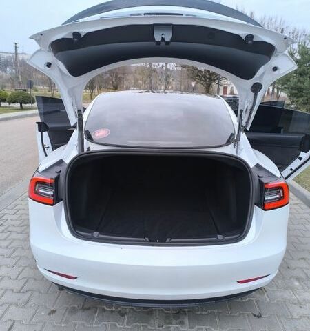 Білий Тесла Модель 3, об'ємом двигуна 0 л та пробігом 31 тис. км за 16800 $, фото 6 на Automoto.ua