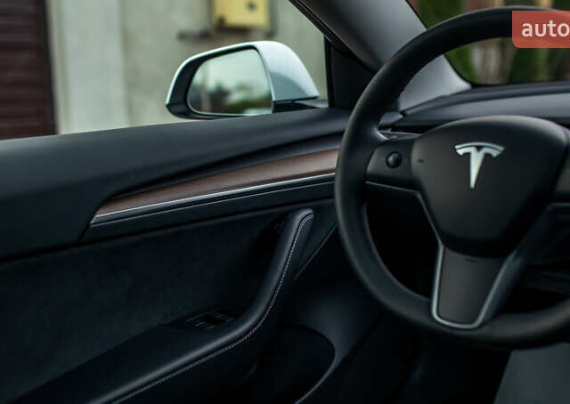 Белый Тесла Модель 3, объемом двигателя 0 л и пробегом 5 тыс. км за 27500 $, фото 38 на Automoto.ua