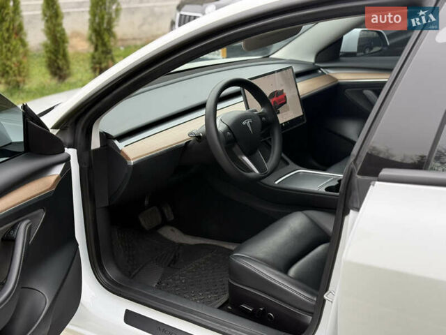 Білий Тесла Модель 3, об'ємом двигуна 0 л та пробігом 70 тис. км за 19999 $, фото 31 на Automoto.ua
