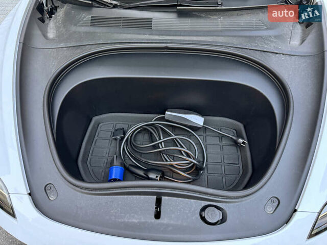 Белый Тесла Модель 3, объемом двигателя 0 л и пробегом 33 тыс. км за 33300 $, фото 3 на Automoto.ua