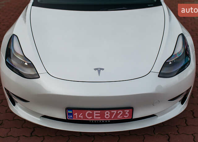 Белый Тесла Модель 3, объемом двигателя 0 л и пробегом 5 тыс. км за 27500 $, фото 3 на Automoto.ua
