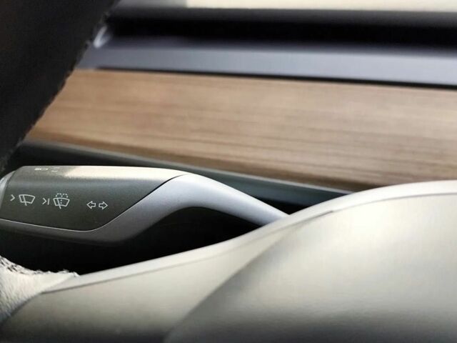 Белый Тесла Модель 3, объемом двигателя 0 л и пробегом 95 тыс. км за 13500 $, фото 11 на Automoto.ua