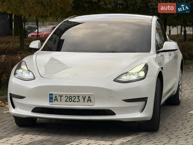 Белый Тесла Модель 3, объемом двигателя 0 л и пробегом 33 тыс. км за 24999 $, фото 1 на Automoto.ua