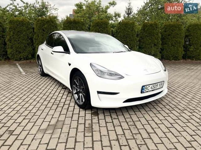 Білий Тесла Модель 3, об'ємом двигуна 0 л та пробігом 33 тис. км за 20310 $, фото 6 на Automoto.ua
