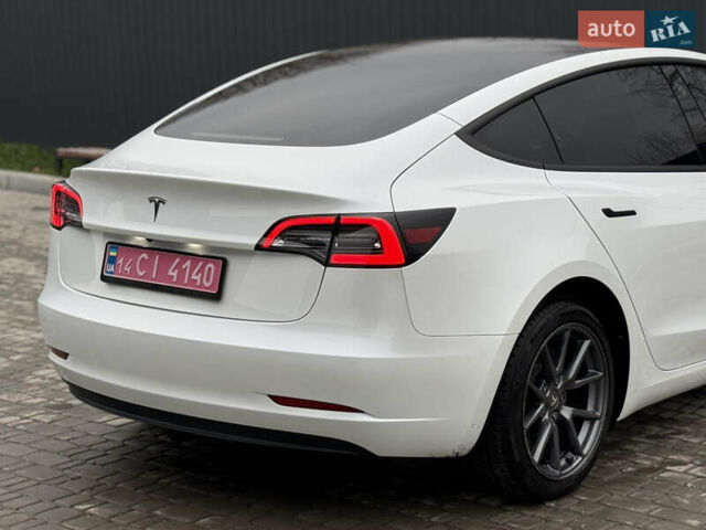 Білий Тесла Модель 3, об'ємом двигуна 0 л та пробігом 70 тис. км за 19999 $, фото 27 на Automoto.ua