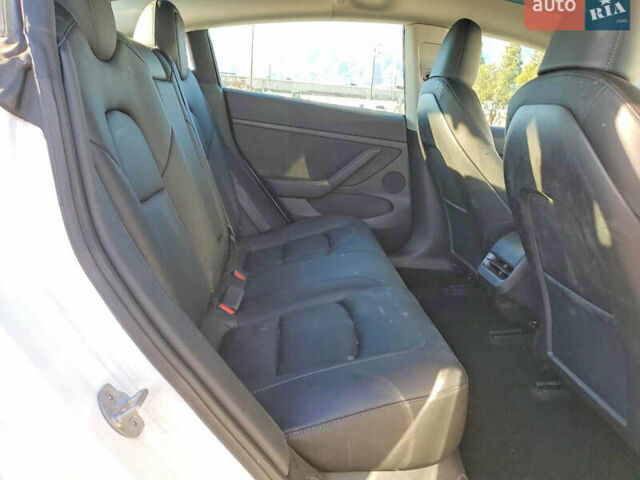 Білий Тесла Модель 3, об'ємом двигуна 0 л та пробігом 88 тис. км за 12700 $, фото 6 на Automoto.ua