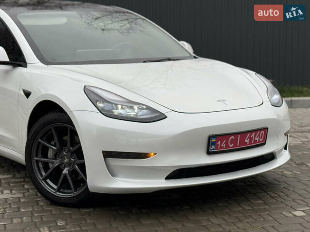 Білий Тесла Модель 3, об'ємом двигуна 0 л та пробігом 70 тис. км за 19999 $, фото 4 на Automoto.ua
