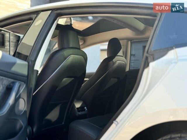 Белый Тесла Модель 3, объемом двигателя 0 л и пробегом 35 тыс. км за 27999 $, фото 15 на Automoto.ua