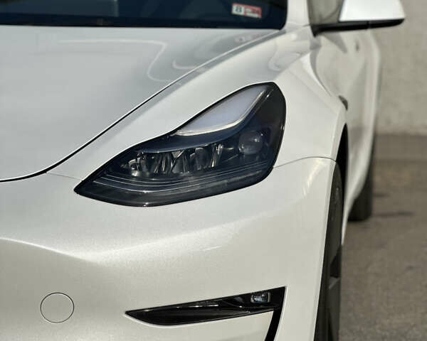 Білий Тесла Модель 3, об'ємом двигуна 0 л та пробігом 2 тис. км за 25800 $, фото 5 на Automoto.ua