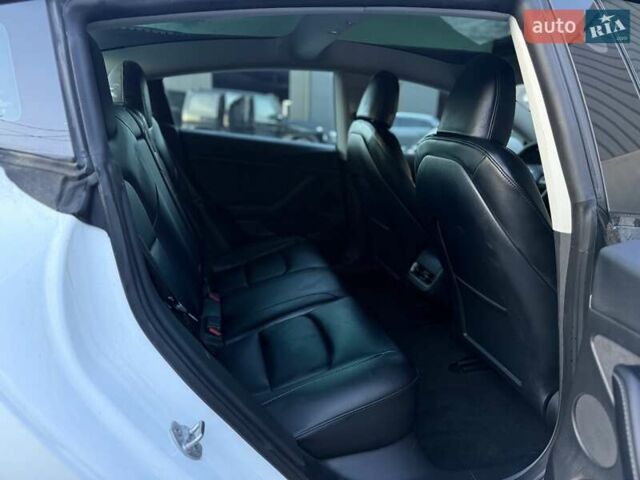 Білий Тесла Модель 3, об'ємом двигуна 0 л та пробігом 67 тис. км за 19999 $, фото 58 на Automoto.ua