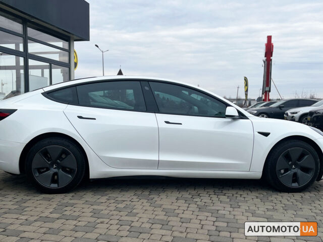 Белый Тесла Модель 3, объемом двигателя 60 л и пробегом 32 тыс. км за 24990 $, фото 7 на Automoto.ua