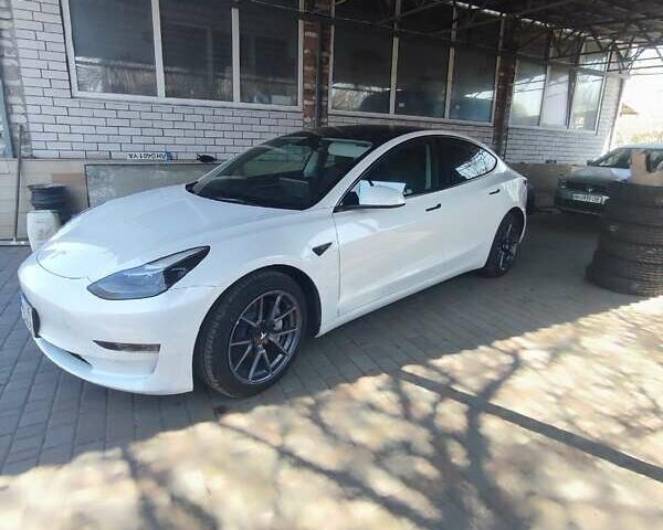 Білий Тесла Модель 3, об'ємом двигуна 0 л та пробігом 8 тис. км за 22500 $, фото 1 на Automoto.ua
