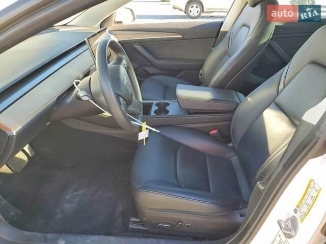 Білий Тесла Модель 3, об'ємом двигуна 0 л та пробігом 33 тис. км за 5000 $, фото 6 на Automoto.ua