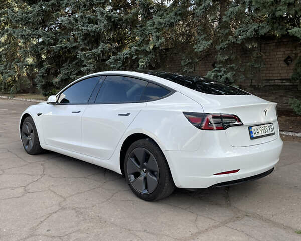 Белый Тесла Модель 3, объемом двигателя 0 л и пробегом 22 тыс. км за 25000 $, фото 5 на Automoto.ua