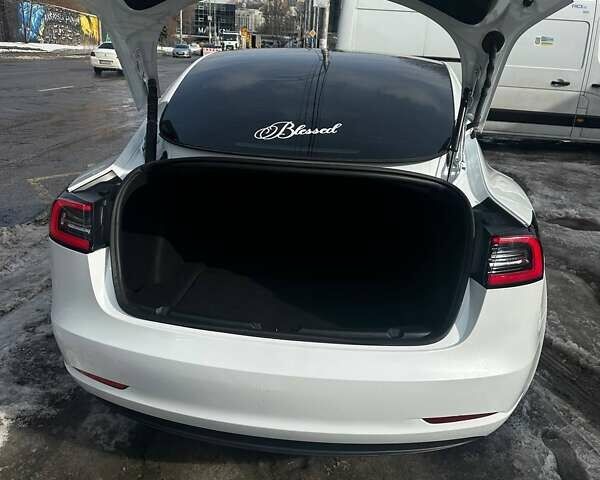 Білий Тесла Модель 3, об'ємом двигуна 0 л та пробігом 102 тис. км за 25500 $, фото 3 на Automoto.ua