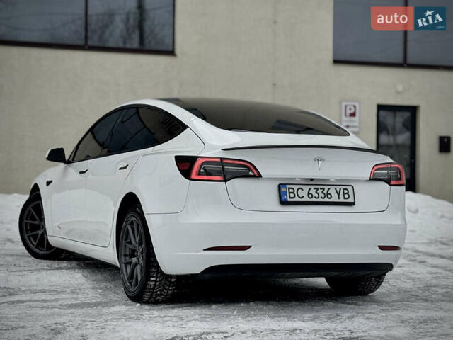 Белый Тесла Модель 3, объемом двигателя 0 л и пробегом 30 тыс. км за 23500 $, фото 3 на Automoto.ua