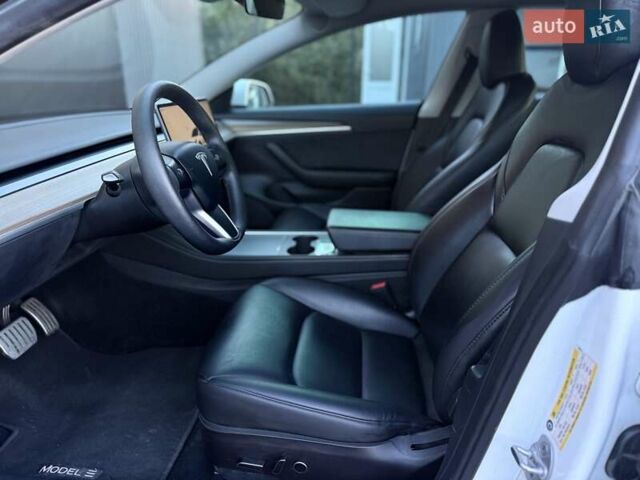 Білий Тесла Модель 3, об'ємом двигуна 0 л та пробігом 67 тис. км за 19999 $, фото 30 на Automoto.ua