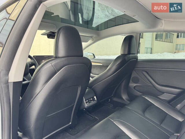 Белый Тесла Модель 3, объемом двигателя 0 л и пробегом 30 тыс. км за 23500 $, фото 43 на Automoto.ua