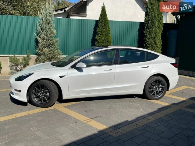 Белый Тесла Модель 3, объемом двигателя 0 л и пробегом 83 тыс. км за 20799 $, фото 9 на Automoto.ua