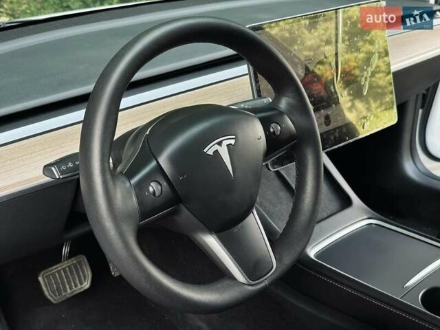 Білий Тесла Модель 3, об'ємом двигуна 0 л та пробігом 69 тис. км за 20990 $, фото 17 на Automoto.ua