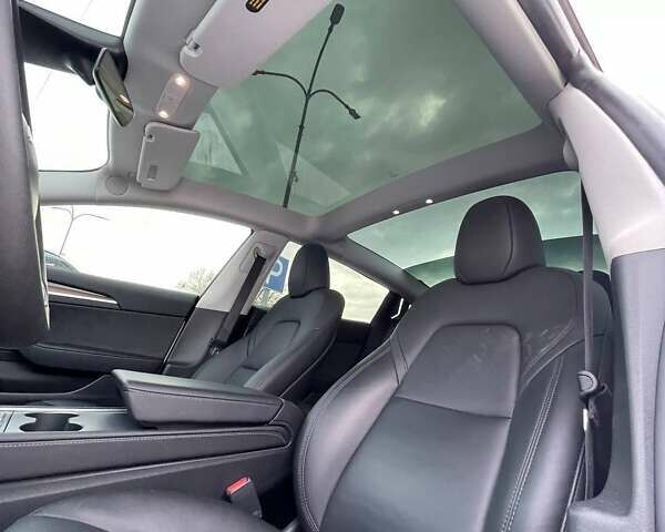 Білий Тесла Модель 3, об'ємом двигуна 0 л та пробігом 26 тис. км за 26000 $, фото 11 на Automoto.ua