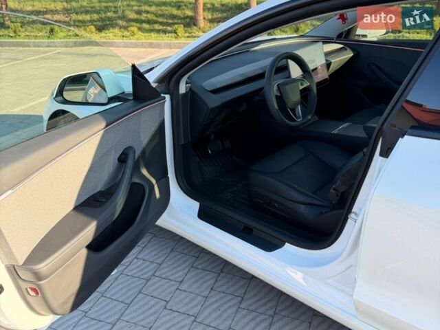 Білий Тесла Модель 3, об'ємом двигуна 0 л та пробігом 25 тис. км за 26300 $, фото 23 на Automoto.ua