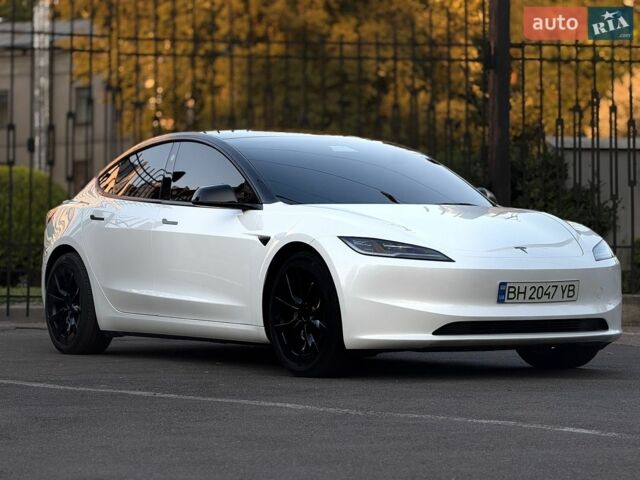 Белый Тесла Модель 3, объемом двигателя 0 л и пробегом 32 тыс. км за 31500 $, фото 1 на Automoto.ua