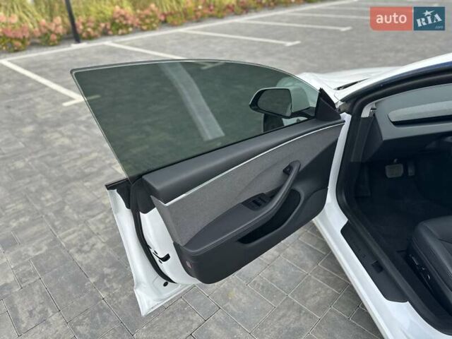 Білий Тесла Модель 3, об'ємом двигуна 0 л та пробігом 7 тис. км за 26300 $, фото 9 на Automoto.ua