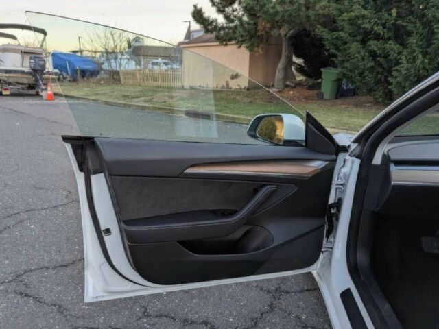 Белый Тесла Модель 3, объемом двигателя 0 л и пробегом 27 тыс. км за 11100 $, фото 11 на Automoto.ua