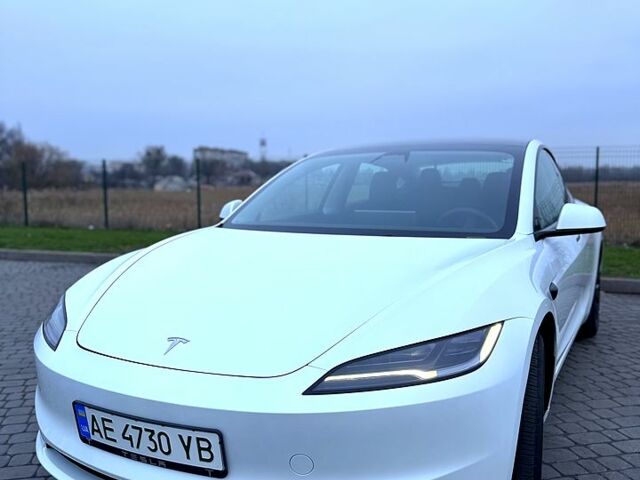 Белый Тесла Модель 3, объемом двигателя 0.33 л и пробегом 2 тыс. км за 32700 $, фото 8 на Automoto.ua