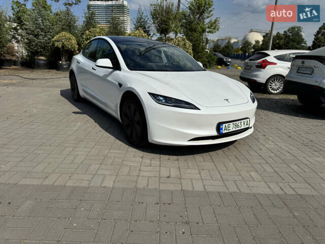 Білий Тесла Модель 3, об'ємом двигуна 0 л та пробігом 17 тис. км за 31999 $, фото 3 на Automoto.ua