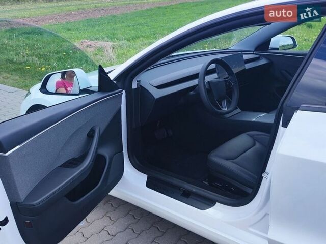 Белый Тесла Модель 3, объемом двигателя 0 л и пробегом 11 тыс. км за 26400 $, фото 8 на Automoto.ua