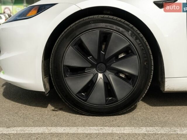 Білий Тесла Модель 3, об'ємом двигуна 0 л та пробігом 27 тис. км за 34000 $, фото 6 на Automoto.ua