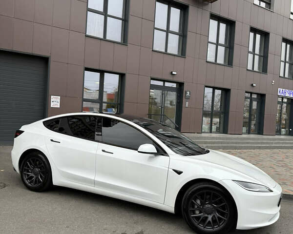Тесла Модель 3 2024 в Днепре (Днепропетровске) на Automoto.ua Белый Тесла Модель 3, объемом двигателя 0 л и пробегом 13 тыс. км за 26500 $, фото 3 на Automoto.ua