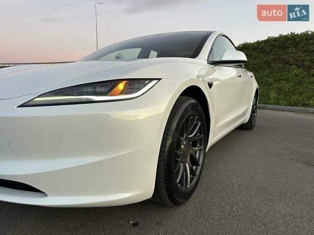 Белый Тесла Модель 3, объемом двигателя 0 л и пробегом 32 тыс. км за 27800 $, фото 5 на Automoto.ua