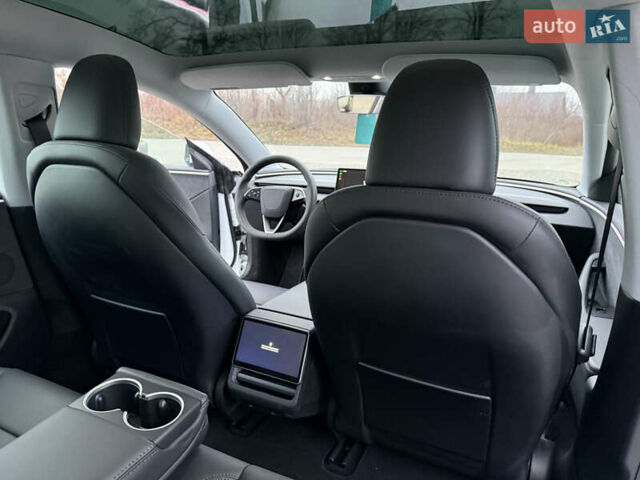 Білий Тесла Модель 3, об'ємом двигуна 0 л та пробігом 3 тис. км за 29900 $, фото 16 на Automoto.ua