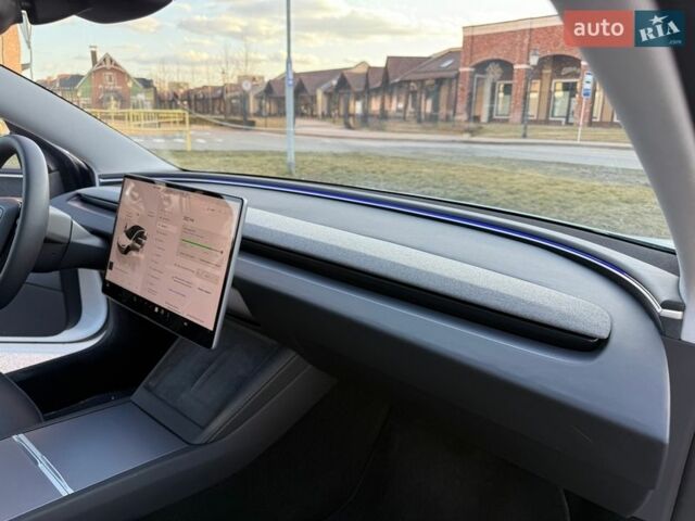 Белый Тесла Модель 3, объемом двигателя 0 л и пробегом 44 тыс. км за 34990 $, фото 27 на Automoto.ua