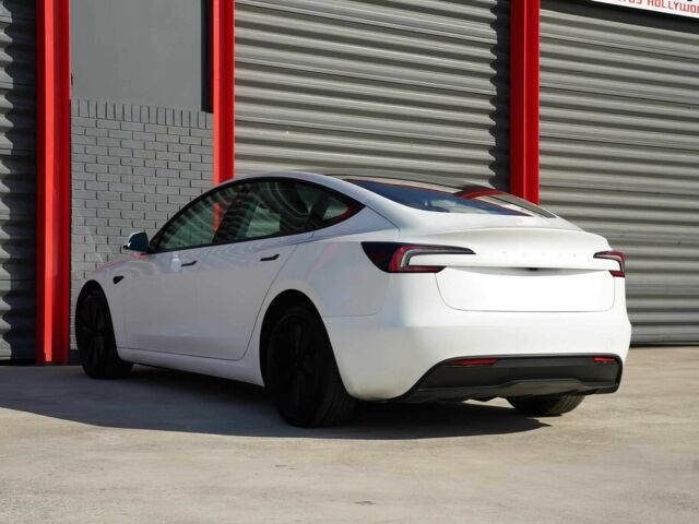 Белый Тесла Модель 3, объемом двигателя 0 л и пробегом 11 тыс. км за 16500 $, фото 4 на Automoto.ua