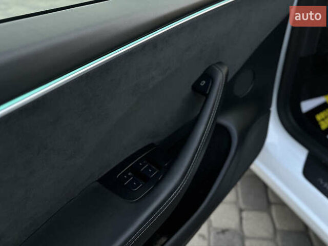 Белый Тесла Модель 3, объемом двигателя 0 л и пробегом 15 тыс. км за 32500 $, фото 20 на Automoto.ua