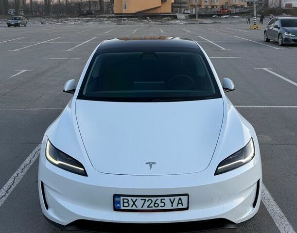 Белый Тесла Модель 3, объемом двигателя 0 л и пробегом 15 тыс. км за 25300 $, фото 1 на Automoto.ua