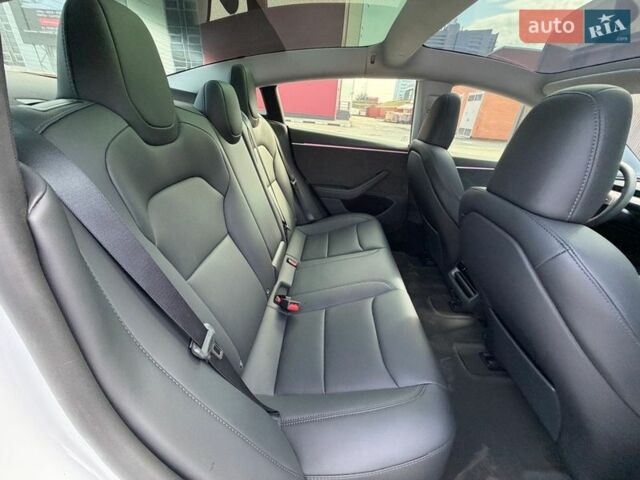 Белый Тесла Модель 3, объемом двигателя 0 л и пробегом 9 тыс. км за 32999 $, фото 21 на Automoto.ua