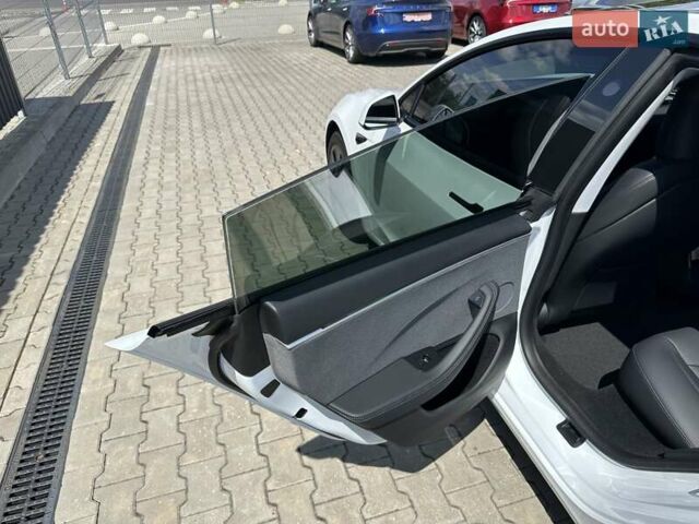 Белый Тесла Модель 3, объемом двигателя 0 л и пробегом 4 тыс. км за 28500 $, фото 11 на Automoto.ua