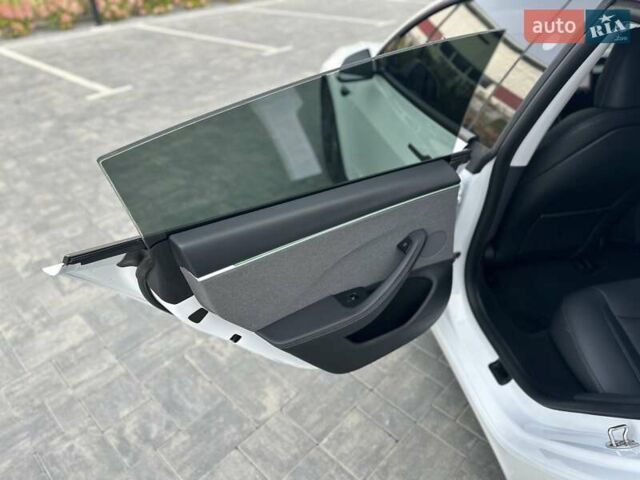 Белый Тесла Модель 3, объемом двигателя 0 л и пробегом 7 тыс. км за 27900 $, фото 16 на Automoto.ua