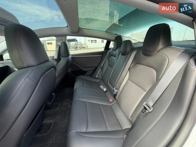 Белый Тесла Модель 3, объемом двигателя 0 л и пробегом 9 тыс. км за 32999 $, фото 18 на Automoto.ua