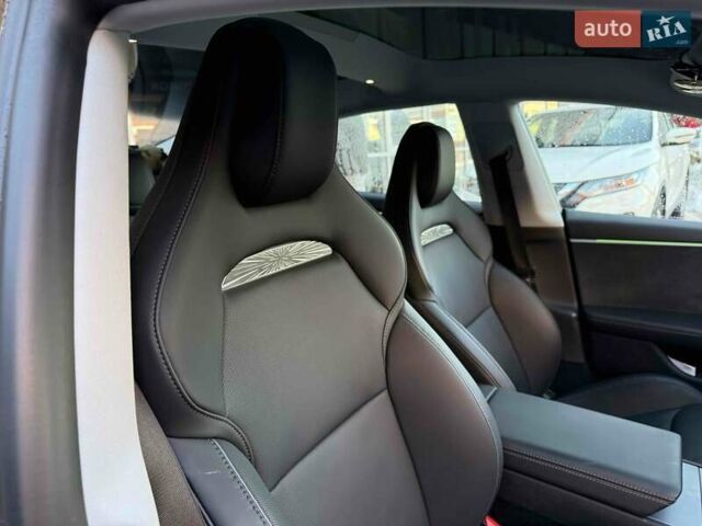 Белый Тесла Модель 3, объемом двигателя 0 л и пробегом 7 тыс. км за 43400 $, фото 56 на Automoto.ua