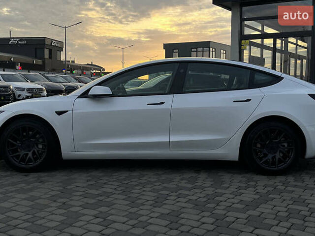 Белый Тесла Модель 3, объемом двигателя 0 л и пробегом 15 тыс. км за 32500 $, фото 3 на Automoto.ua